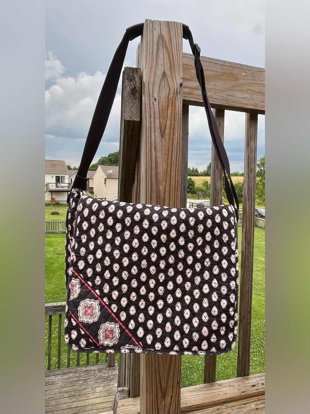 VERA BRADLEY MESSENGER BAG IN CLASSIC BLACK ** RETIRED**